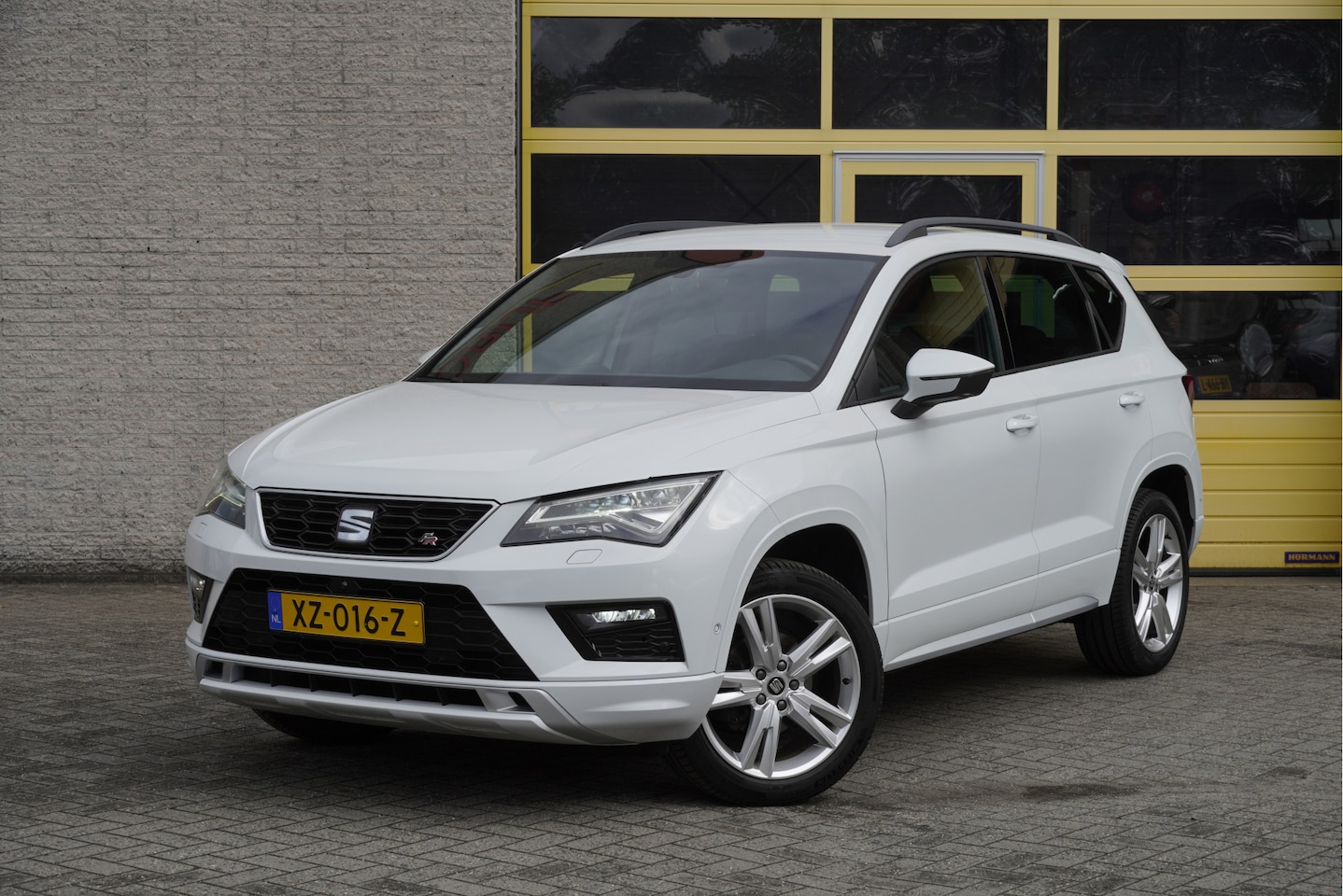 SEAT Ateca - 1.5 TSI 150PK! FR Business Intense BJ2019 Lmv 18" | Led | Pdc | Navi | Keyless entry | Afn - AutoWereld.nl