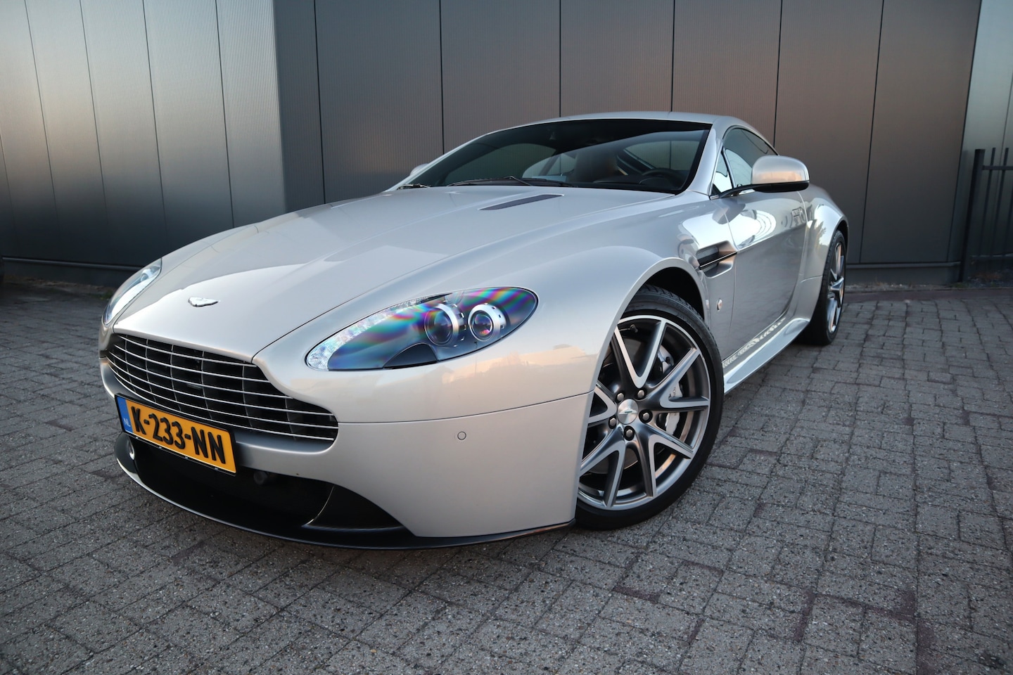 Aston Martin V8 Vantage - S 4.7 V8 S Sportshift 437 PK Carbon  S uitvoering  Uniek - AutoWereld.nl