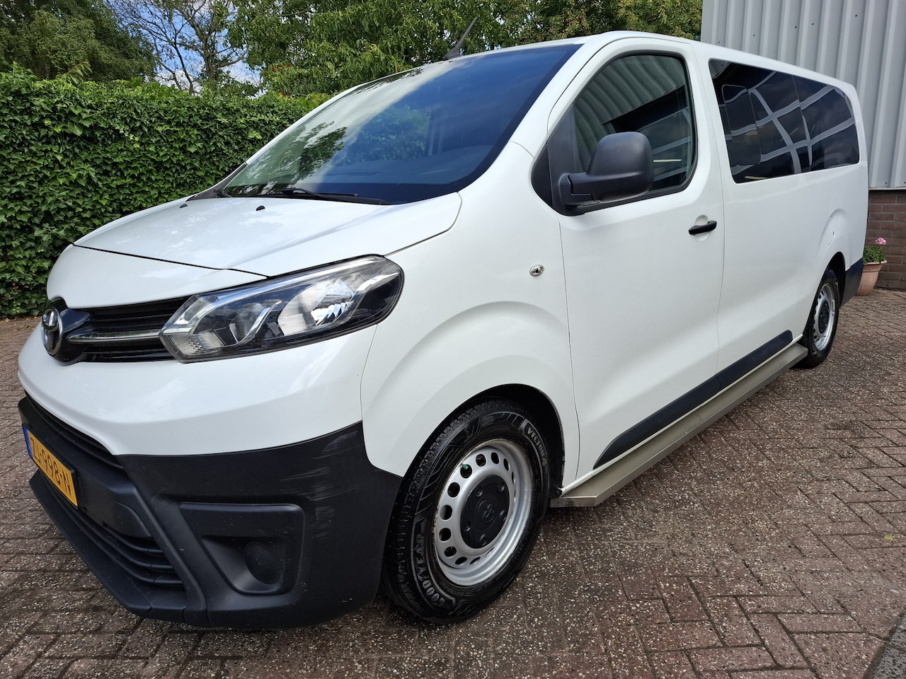 Toyota ProAce Shuttle - 1.5 D-4D Cool Comfort Long 10850.- INCL BTW 9-PERSOONS 120PK - AutoWereld.nl