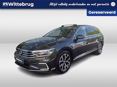 Volkswagen Passat Variant - 1.4 TSI PHEV GTE Business / Panorama dak / Trekhaak wegklapbaar / 17'' LM velgen / Navigat