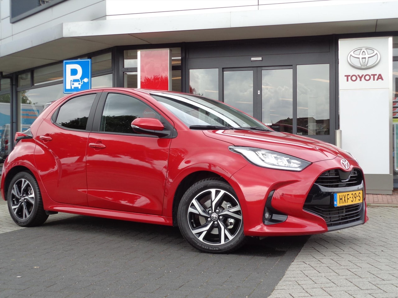 Toyota Yaris - 1.5 Hybrid 116pk CVT Dynamic Limited | Stuur/Stoelverwarming | Parkeersensoren | Camera - AutoWereld.nl