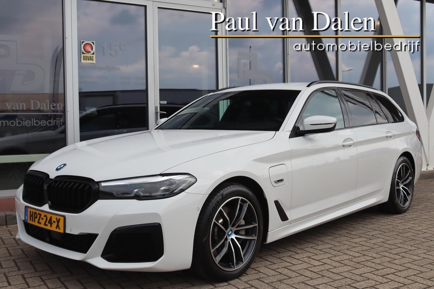 BMW 5-serie Touring - (g31) 530e 292PK AUTOMAAT M-SPORT Leer | Camera | Adapt.Cruise | Live Cockpit | Sfeerverl. - AutoWereld.nl