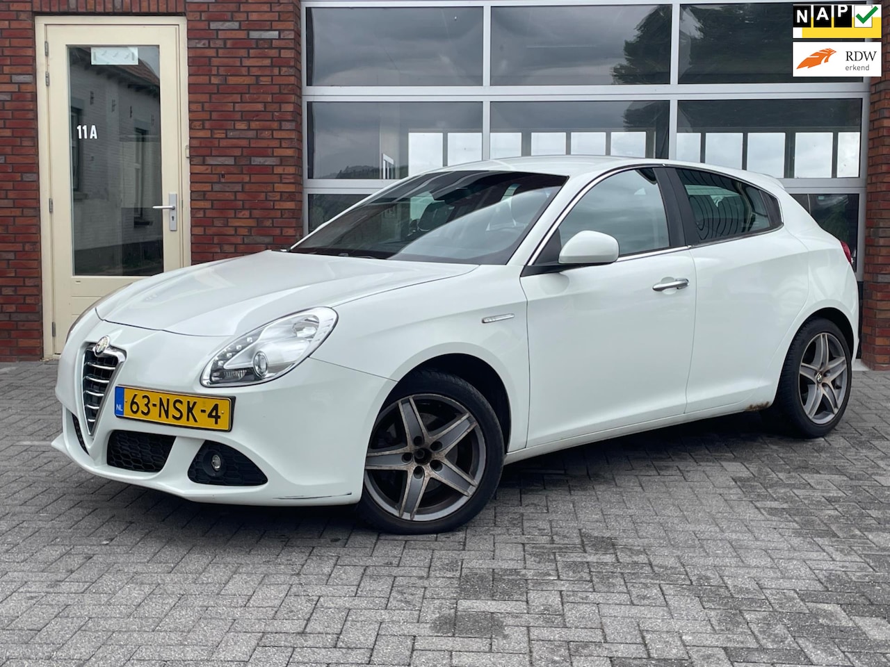 Alfa Romeo Giulietta - 1.4 T Distinctive | Airco | Cruise Control | Climate Control | Lichtmetalen Velgen | Parke - AutoWereld.nl