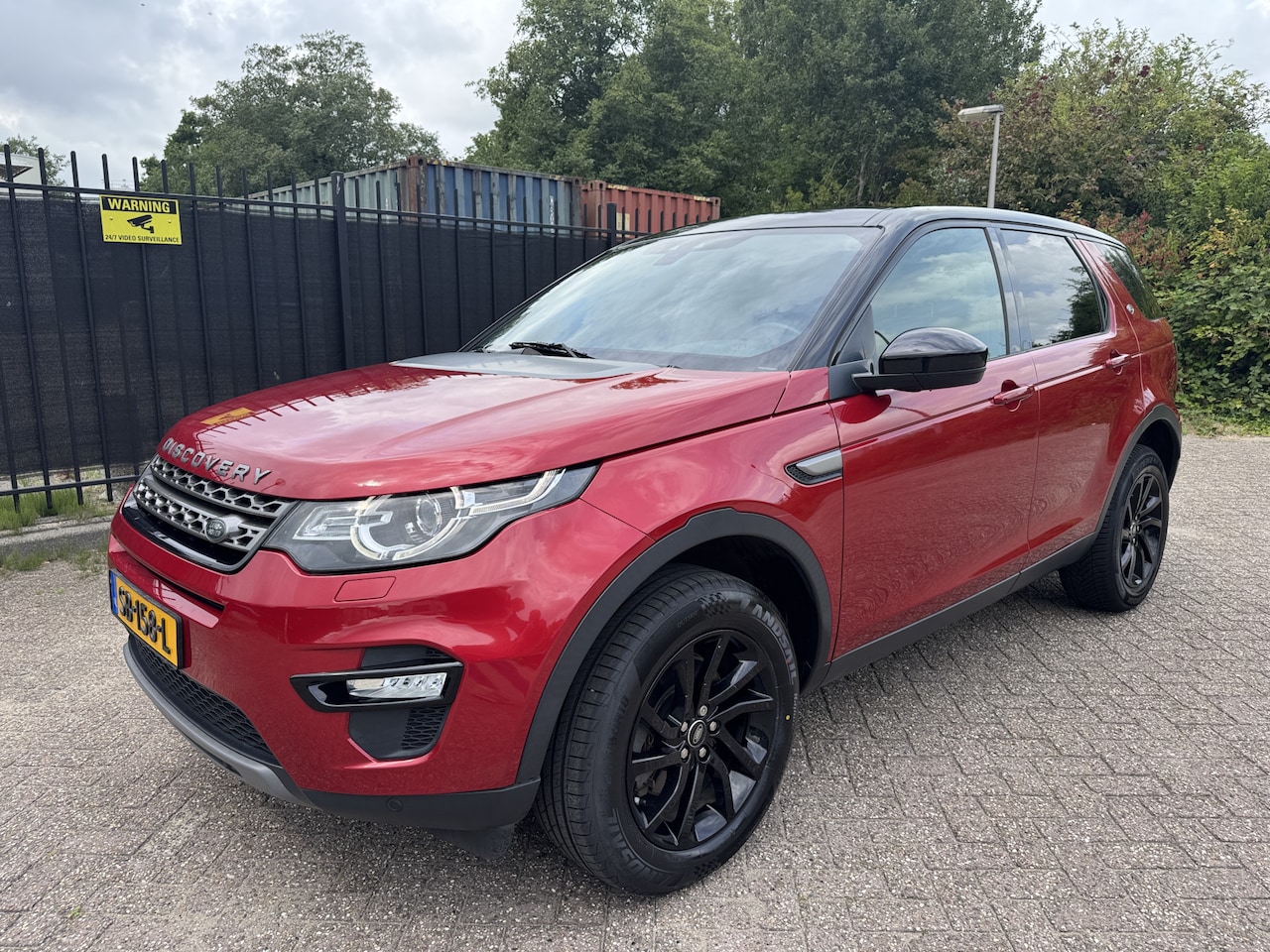 Land Rover Discovery Sport - 2.0 eD4 E-Capability Urban Series SE Panorama/LED/Leer - AutoWereld.nl