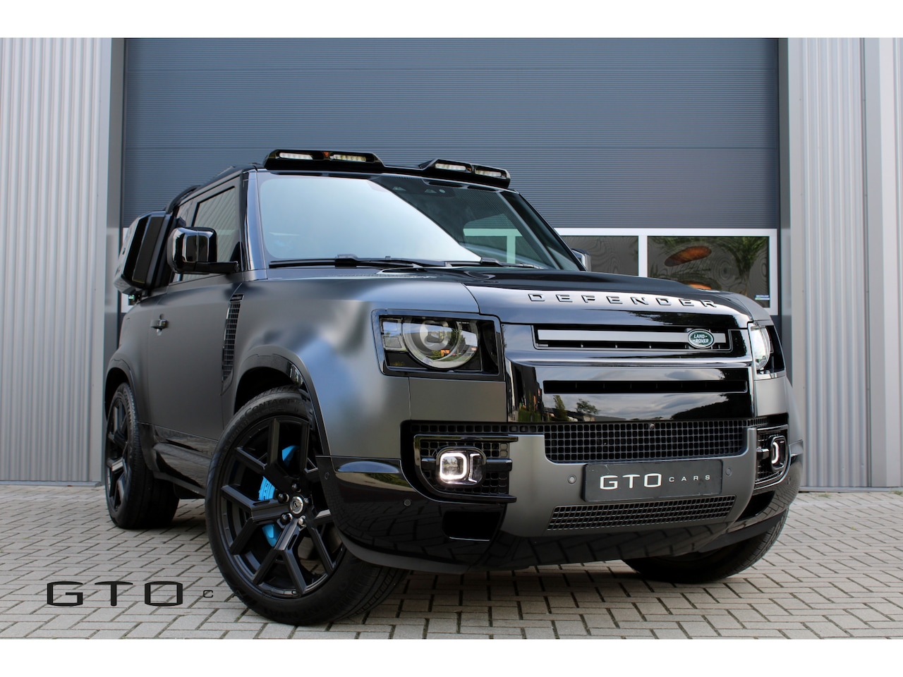 Land Rover Defender 90 - 5.0 P525 V8 Carpathian Edition QuickSilver / Urban / Grijs kenteken / Vol opties! / PRIJS - AutoWereld.nl