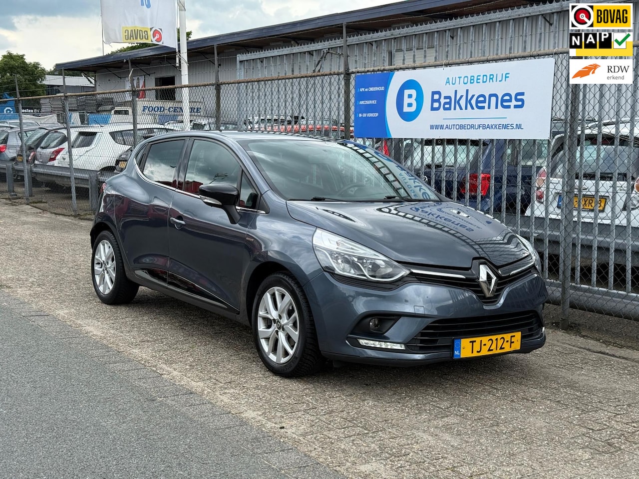 Renault Clio - 0.9 TCe Limited | Airco | Cruise | Navi | Bluetooth | DAB+ - AutoWereld.nl