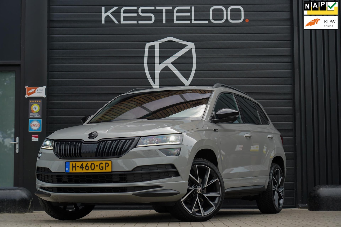 Skoda Karoq - 1.5 TSI ACT Sportline Business STEEL GREY LED/STOEL VERW/ELEKTR KLEP/ELEKTR TREKH/19INCH - AutoWereld.nl