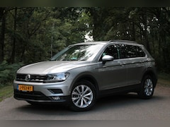 Volkswagen Tiguan - 1.5 TSI ACT Comfortline Business | Trekhaak | Camera | ACC