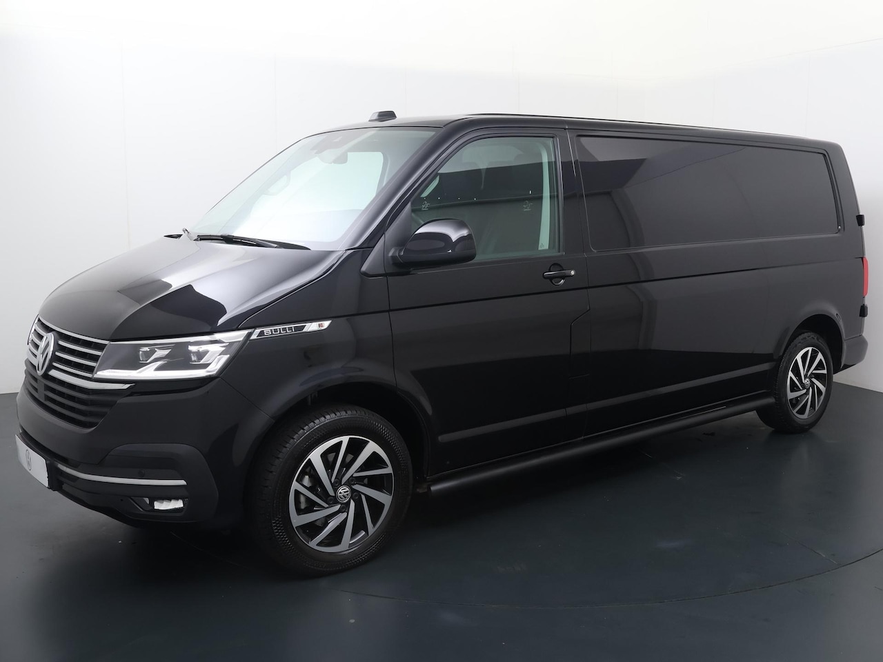 Volkswagen Transporter - 2.0 TDI L2H1 28 Bulli | 150 PK | Automaat | parkeersensoren | Achteruitrijcamera | Navigat - AutoWereld.nl