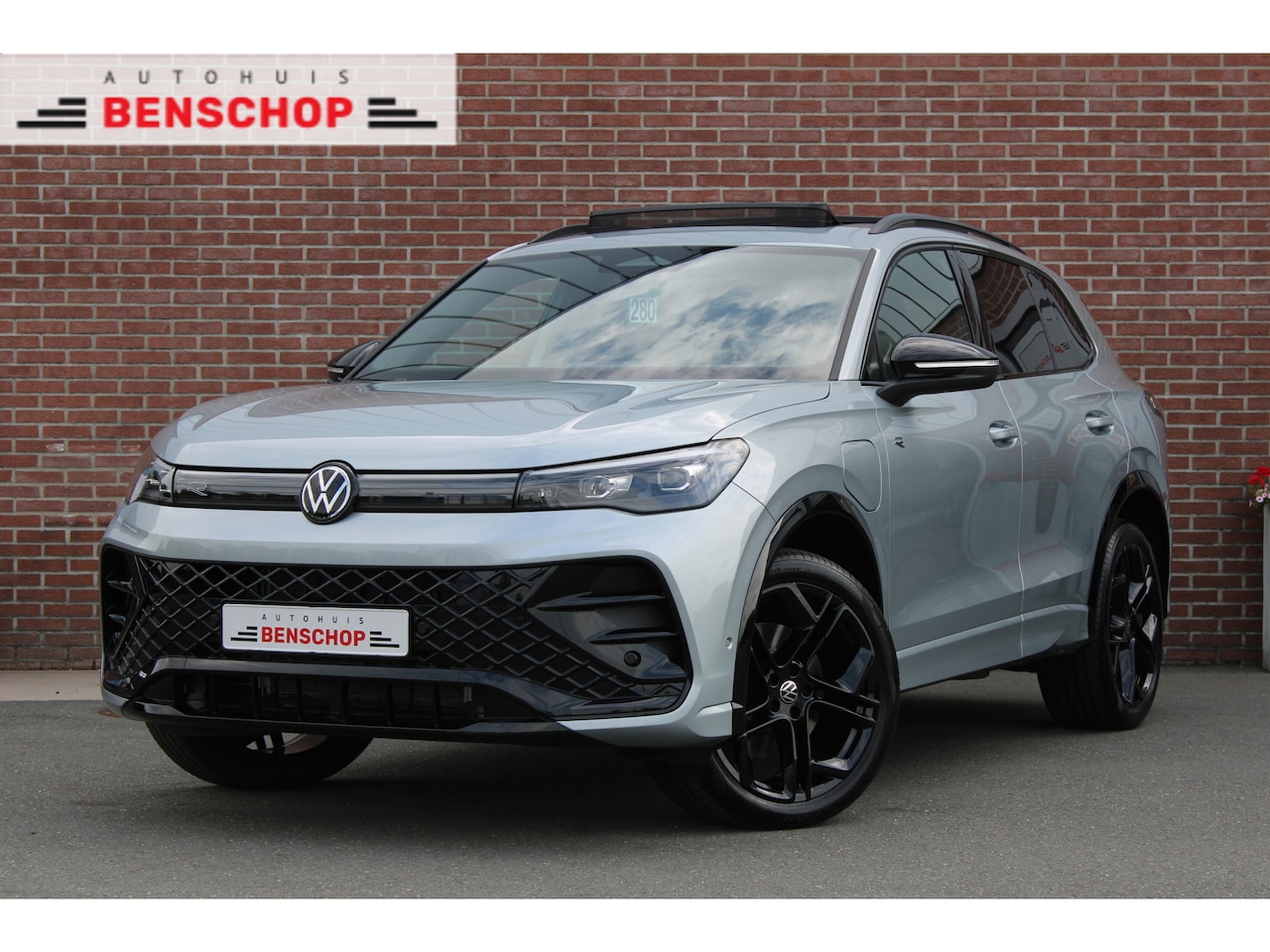 Volkswagen Tiguan - 1.5 eHybrid R-Line Editon 272PK |PANO-DAK|BLACK-STYLE|IQ.LIGHT| - AutoWereld.nl
