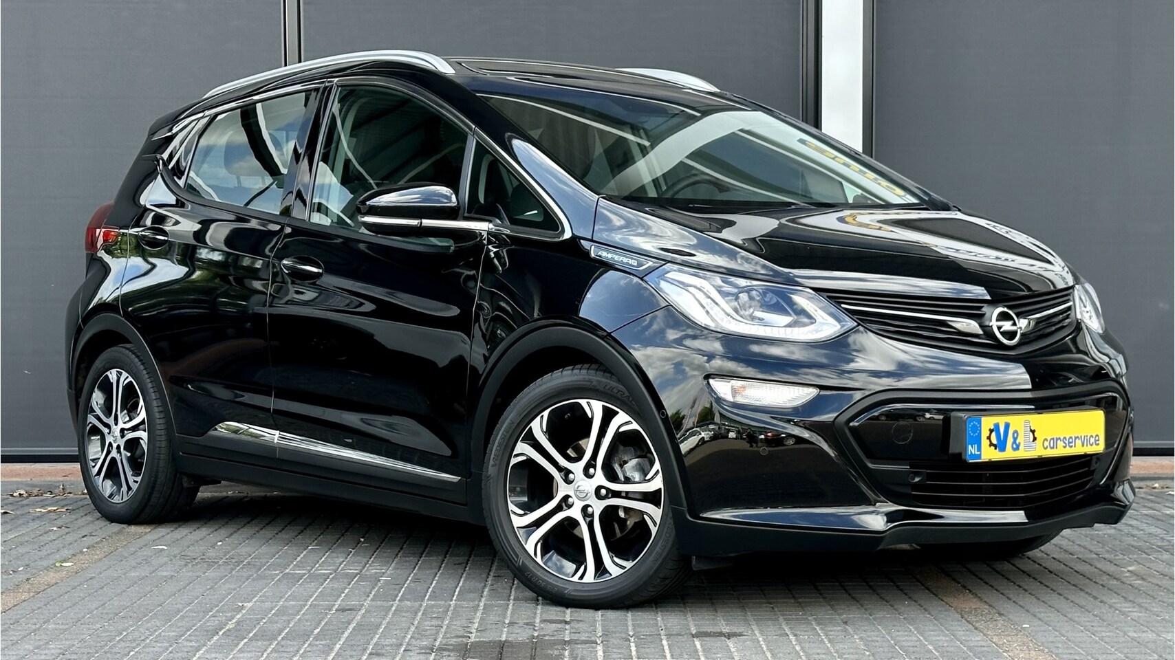 Opel Ampera-e - Business executive 60 kWh / Stoelverwr. V&A / Stuur verwr. / Carplay - AutoWereld.nl
