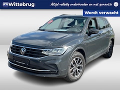 Volkswagen Tiguan - 1.4 TSI 245PK DSG eHybrid Life / Panoramadak / Virtual Cockpit / Elec. Trekhaak / Stuur &