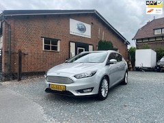 Ford Focus Wagon - 1.0 Titanium Edition ( Climate controle + Navigatie + Trekhaak )