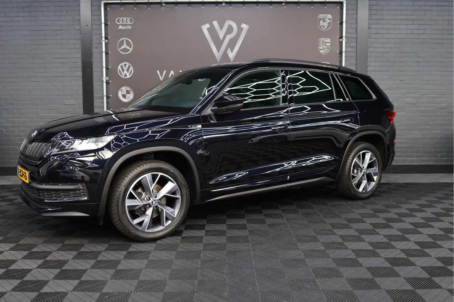 Skoda Kodiaq - 1.5 TSI Sportline Business | Ned. Auto | Trekhaak | Stuur en stoel verwarming | Sportline - AutoWereld.nl