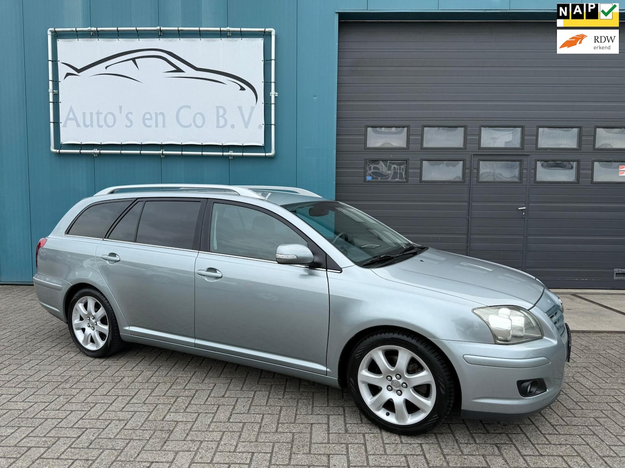 Toyota Avensis Wagon - 2.0 VVTi Executive Leder Clima Cruise 17" Achteruitrijcamera Trekhaak NL Auto NAP Apk 24-0 - AutoWereld.nl