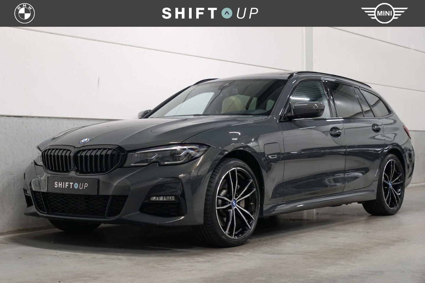 BMW 3-serie Touring - 330e xDrive M-Sport | Panoramadak | Laser | Comfort Access - AutoWereld.nl