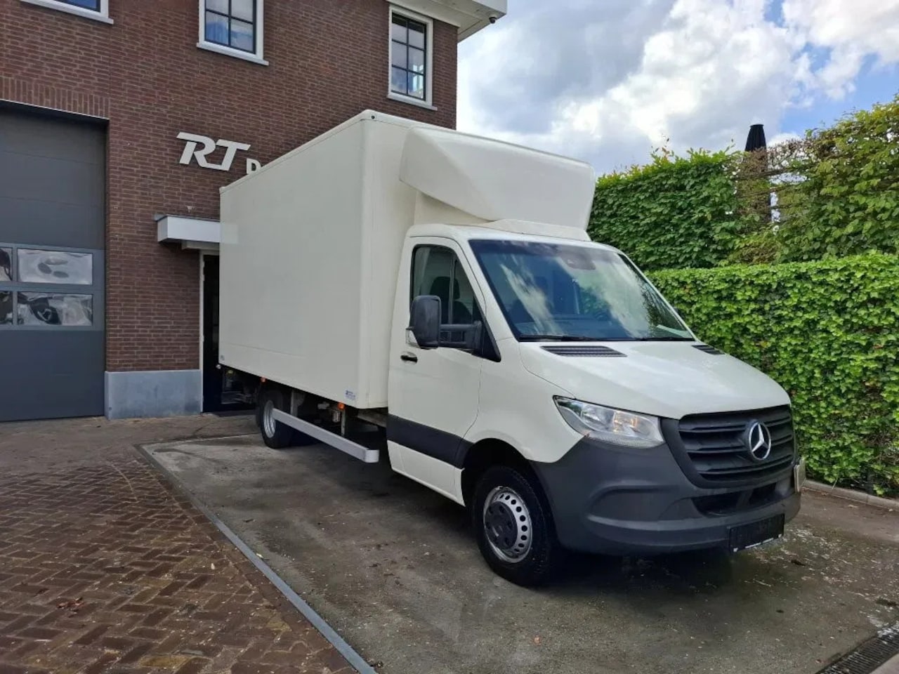 Mercedes-Benz Sprinter - 514 N1 / 3500 kg - Koffer - Laadklep - Bijrijdersbank - AutoWereld.nl