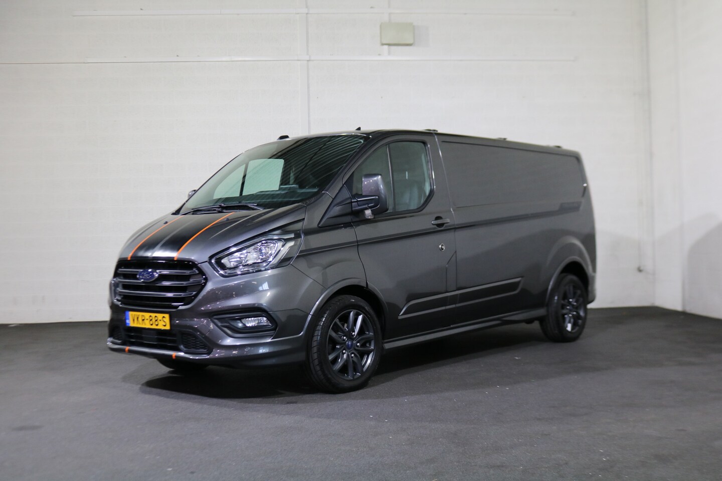 Ford Transit Custom - 2.0 TDCI 185pk L2 H1 Sport Airco Navigatie - AutoWereld.nl