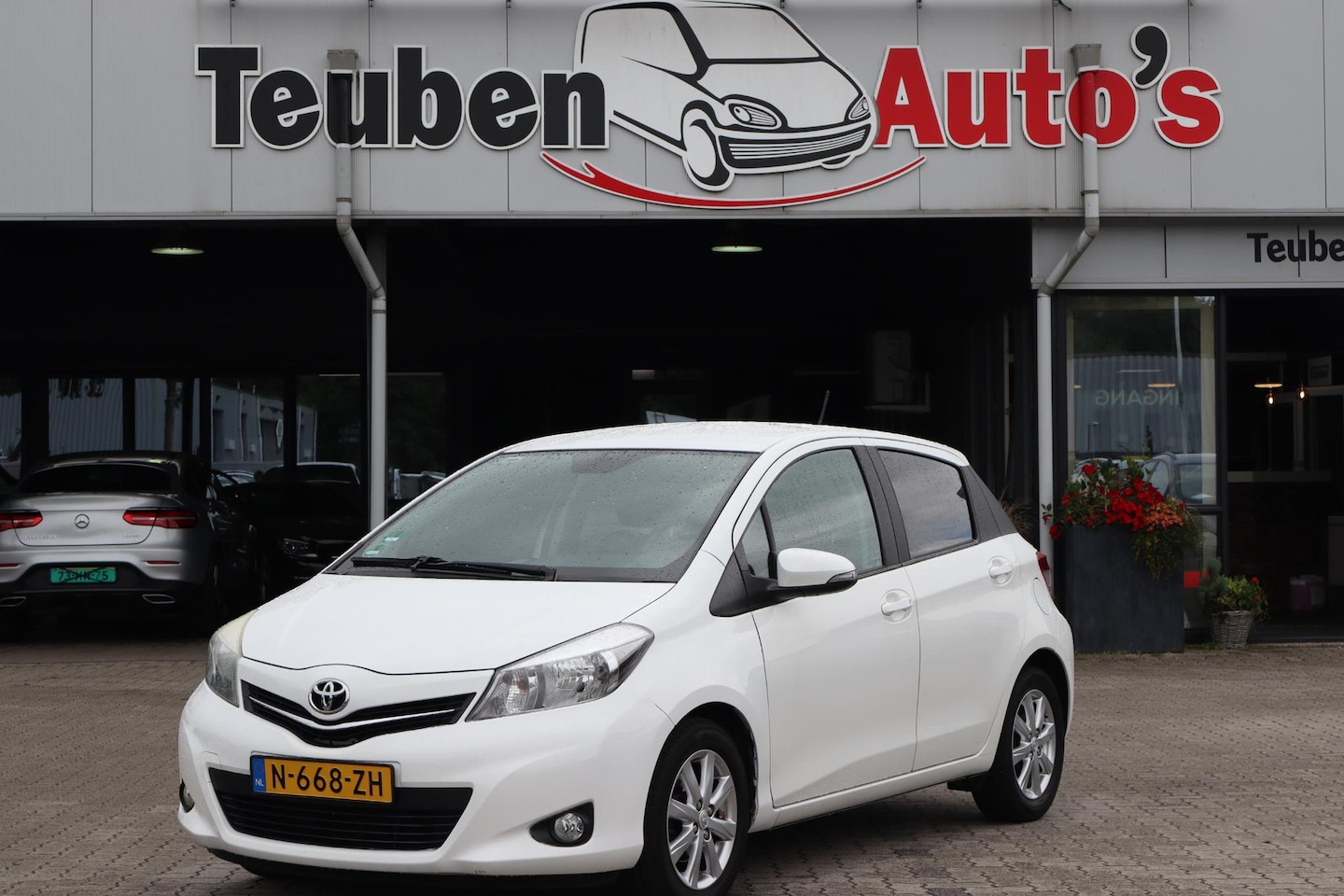 Toyota Yaris - 1.3 VVT-i Aspiration Airco, Camera, Elektrische ramen, Lichtmetalen wielen - AutoWereld.nl