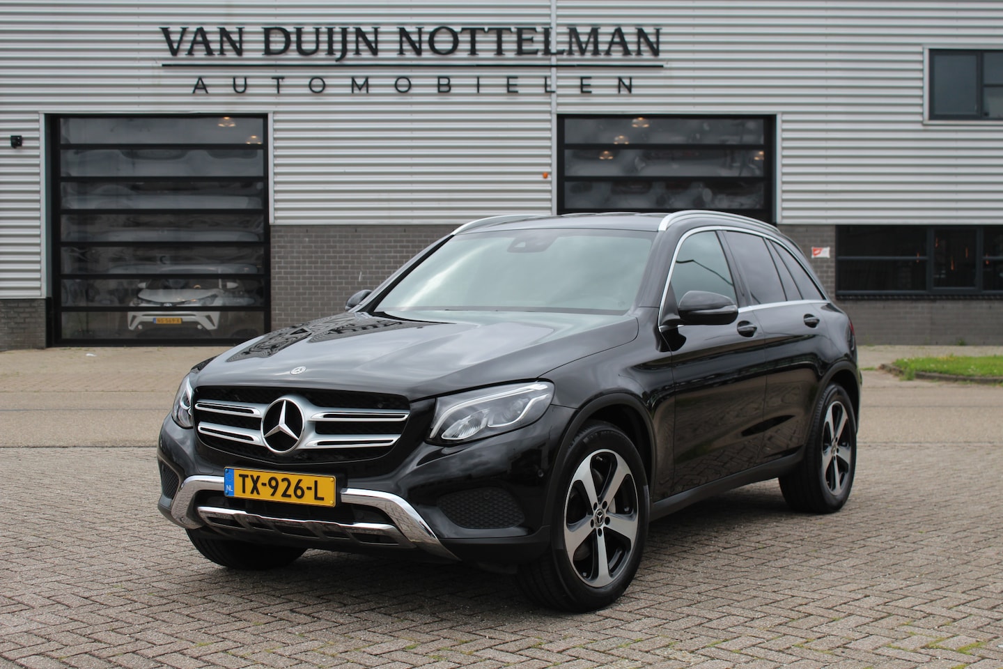 Mercedes-Benz GLC-klasse - 250 4MATIC Prestige / Navigatie / Stoelverwarming / Trekhaak - AutoWereld.nl