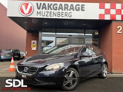 Volvo V40 - 2.0 T2 Momentum // CAMERA // CRUISE // NAVI // CLIMA // STOELVERWARMING // BLUETOOTH //