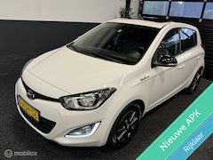 Hyundai i20 - 1.2i 5 DEURS / AIRCO / CRUISE / SCHUIFDAK / LMV