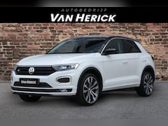 Volkswagen T-Roc - 1.5 TSI R-Line Automaat 150PK | Trekhaak | Winterpakket | Virtual Cockpit