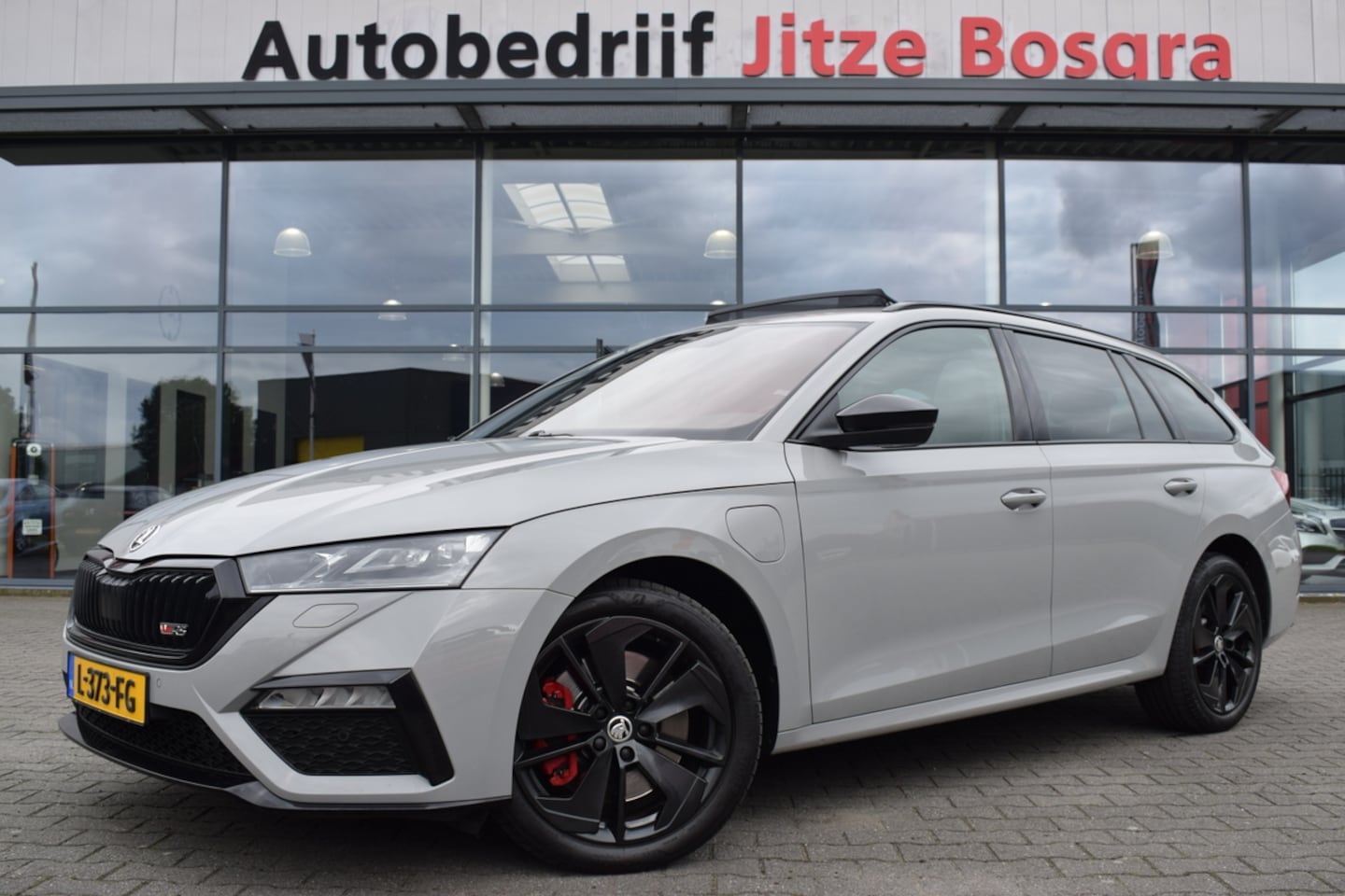 Skoda Octavia Combi - 1.4 TSI RS 245PK iV PHEV Business Matrix LED | Panoramadak | Elek. Stoelen | Carplay | Dod - AutoWereld.nl