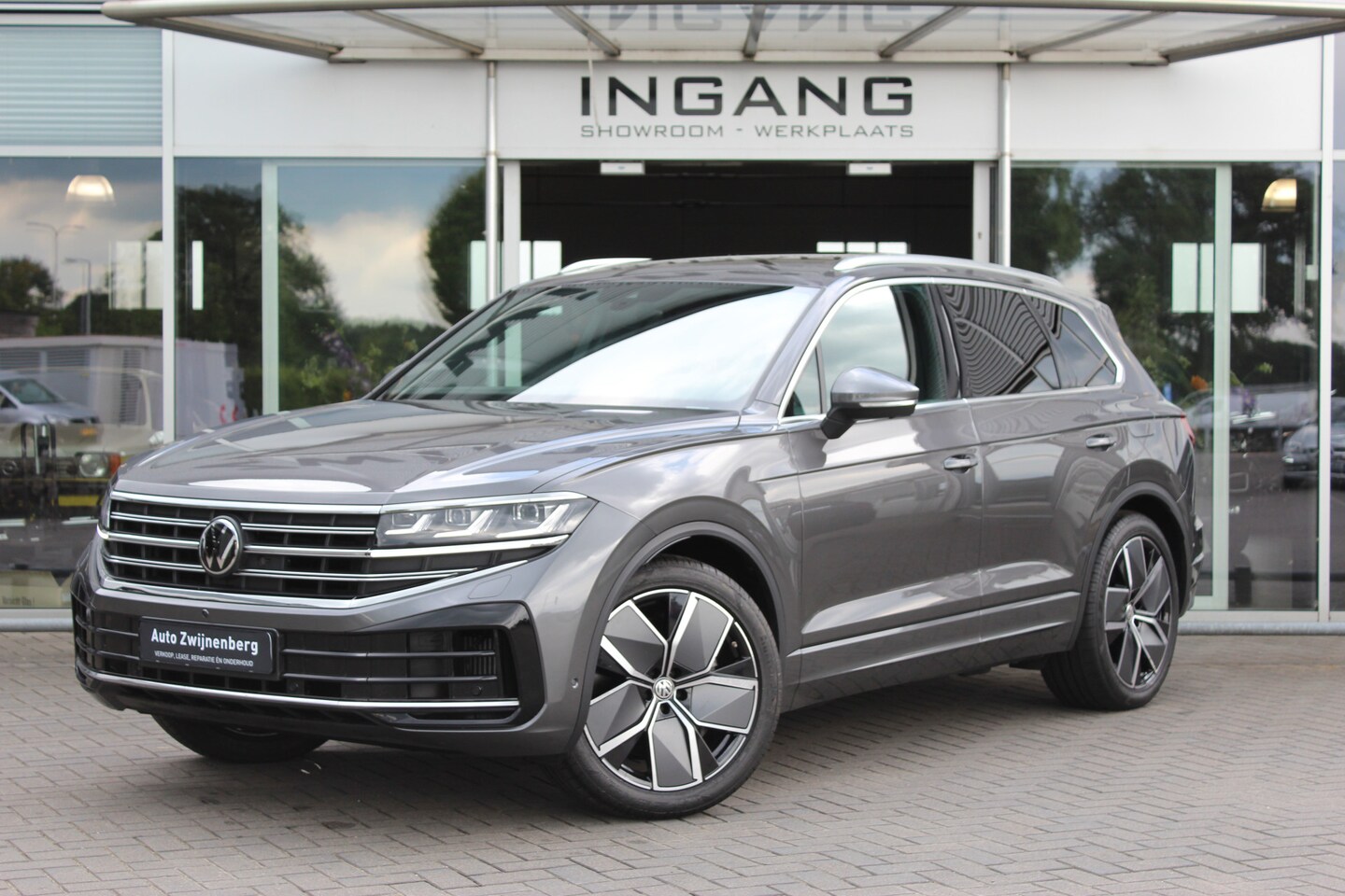 Volkswagen Touareg - 3.0 TSi eHybrid 4MOTION Elegance | Luchtvering | Trekhaak | Pano | Vol | - AutoWereld.nl