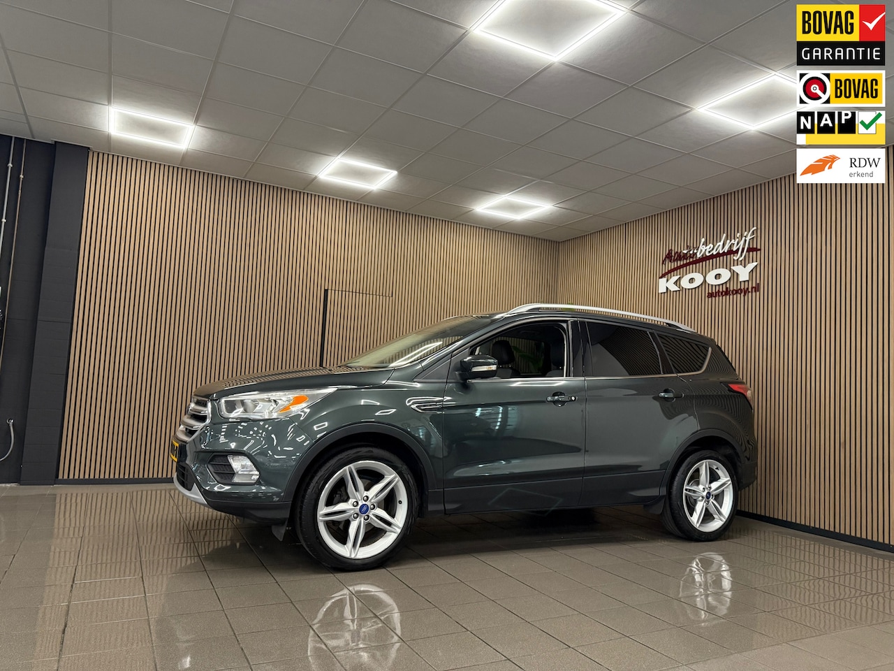 Ford Kuga - 1.5 EcoBoost Titanium * Dealer onderhouden / Carplay / LM Velgen / NL Auto * - AutoWereld.nl