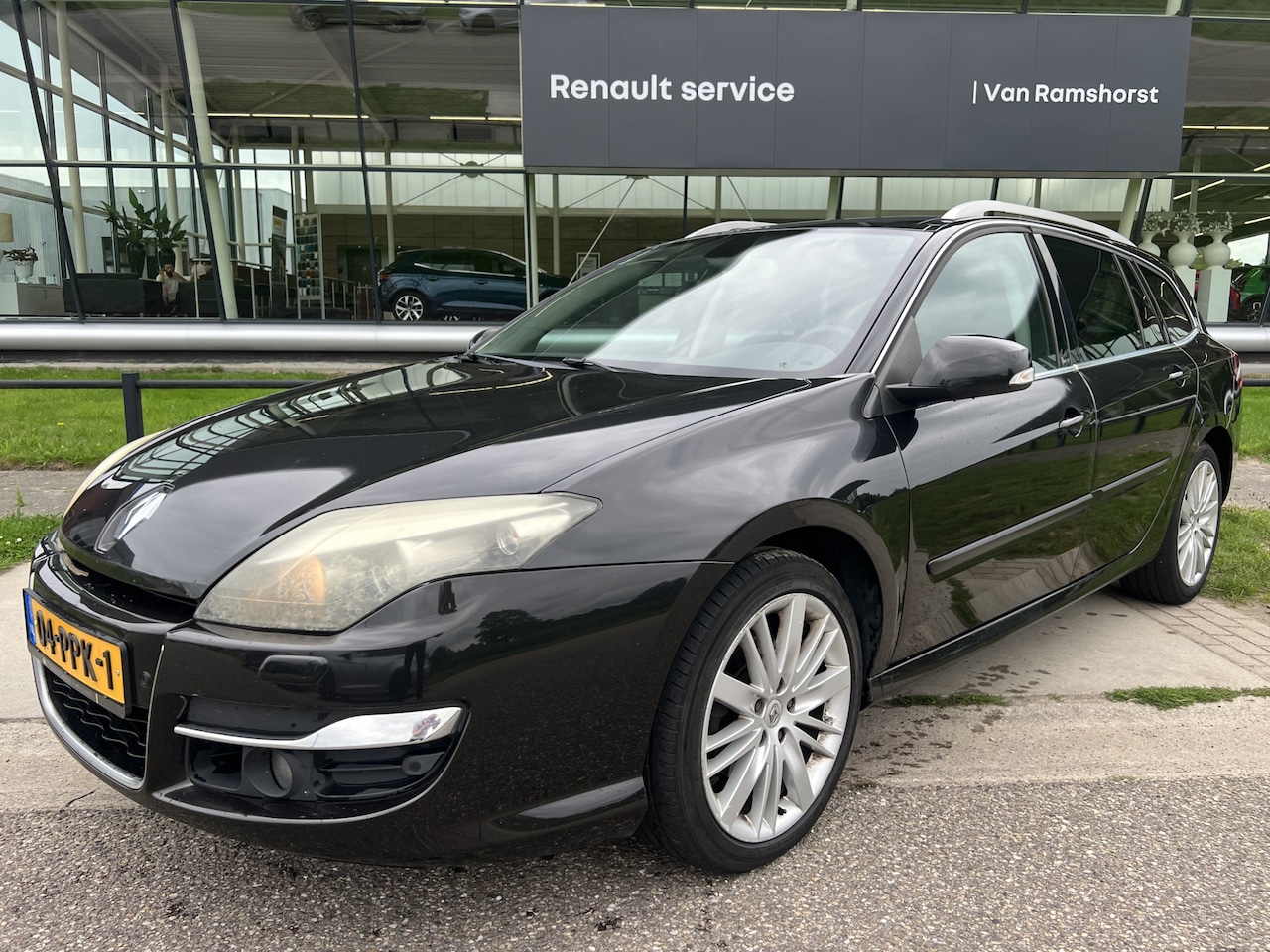 Renault Laguna Estate - 2.0 dCi Initiale 175PK / EXPORT! / Dealer onderhouden / Automaat / Trekhaak / Schuif-Kante - AutoWereld.nl