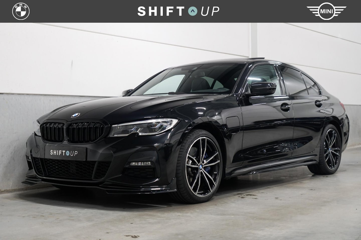 BMW 3-serie - 330e xDrive M-Sport | Schuifdak | Harman Kardon | Adapt. Onderstel - AutoWereld.nl