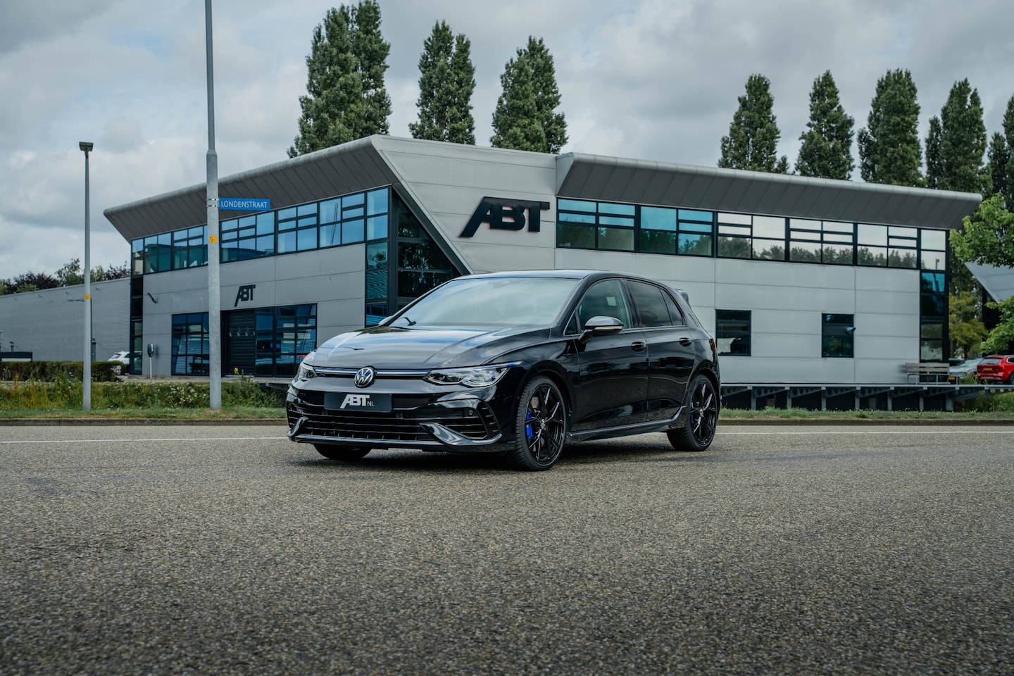 Volkswagen Golf - R 2.0 TSI 4Motion ABT Akrapovic | Panorama dak | Head-up | Lederen schaalstoelen | Memory - AutoWereld.nl
