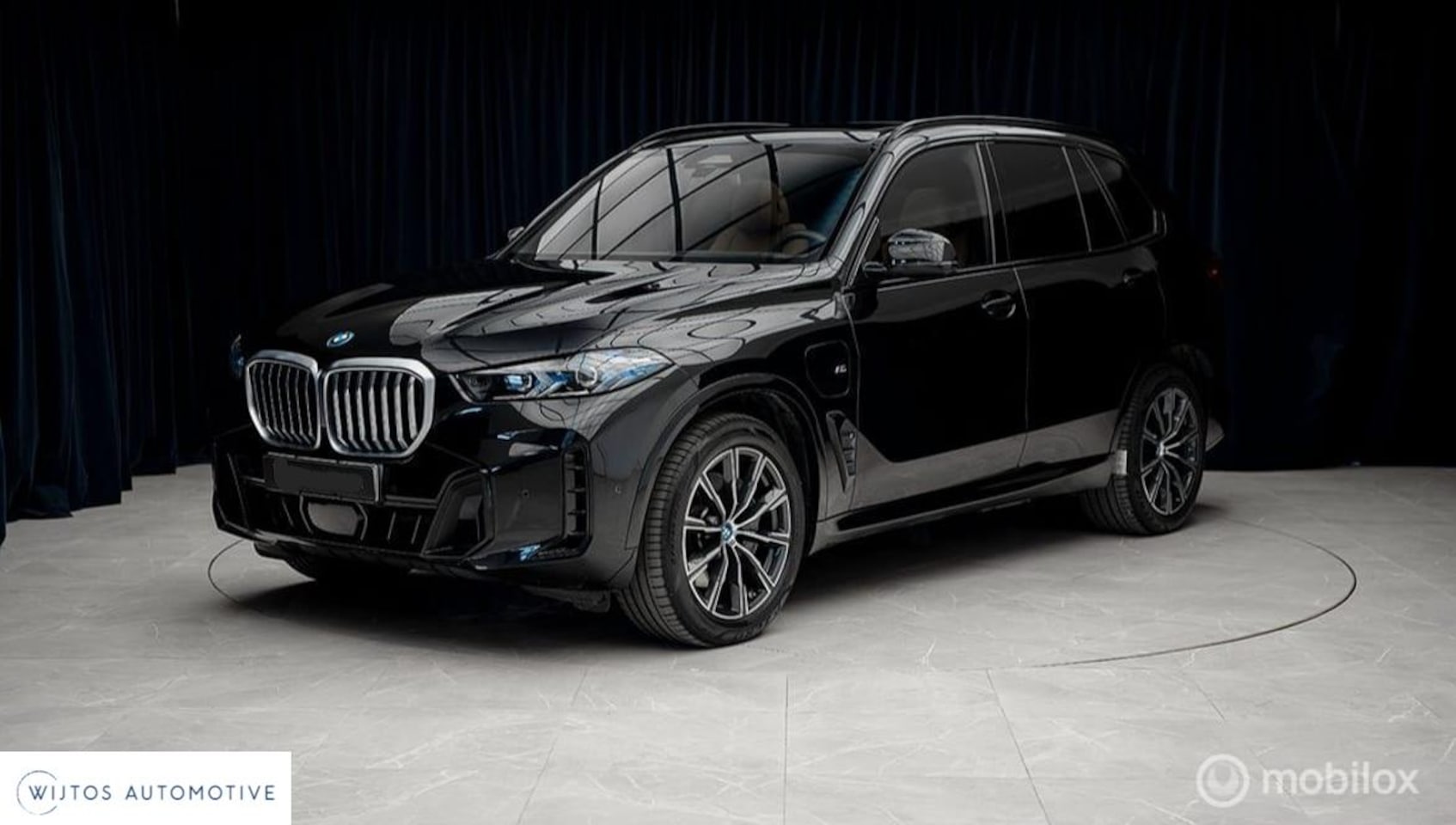 BMW X5 - xDrive50e M-Sport, B&W, HUD, pano, trekhaak - AutoWereld.nl