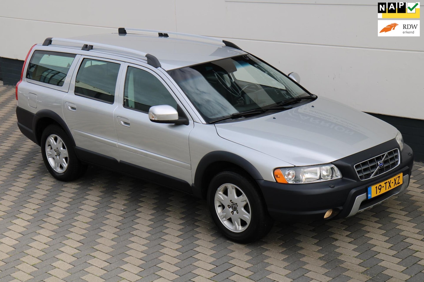 Volvo XC70 - 2.5 T AWD 210PK NL auto NAP Youngtimer !!! - AutoWereld.nl