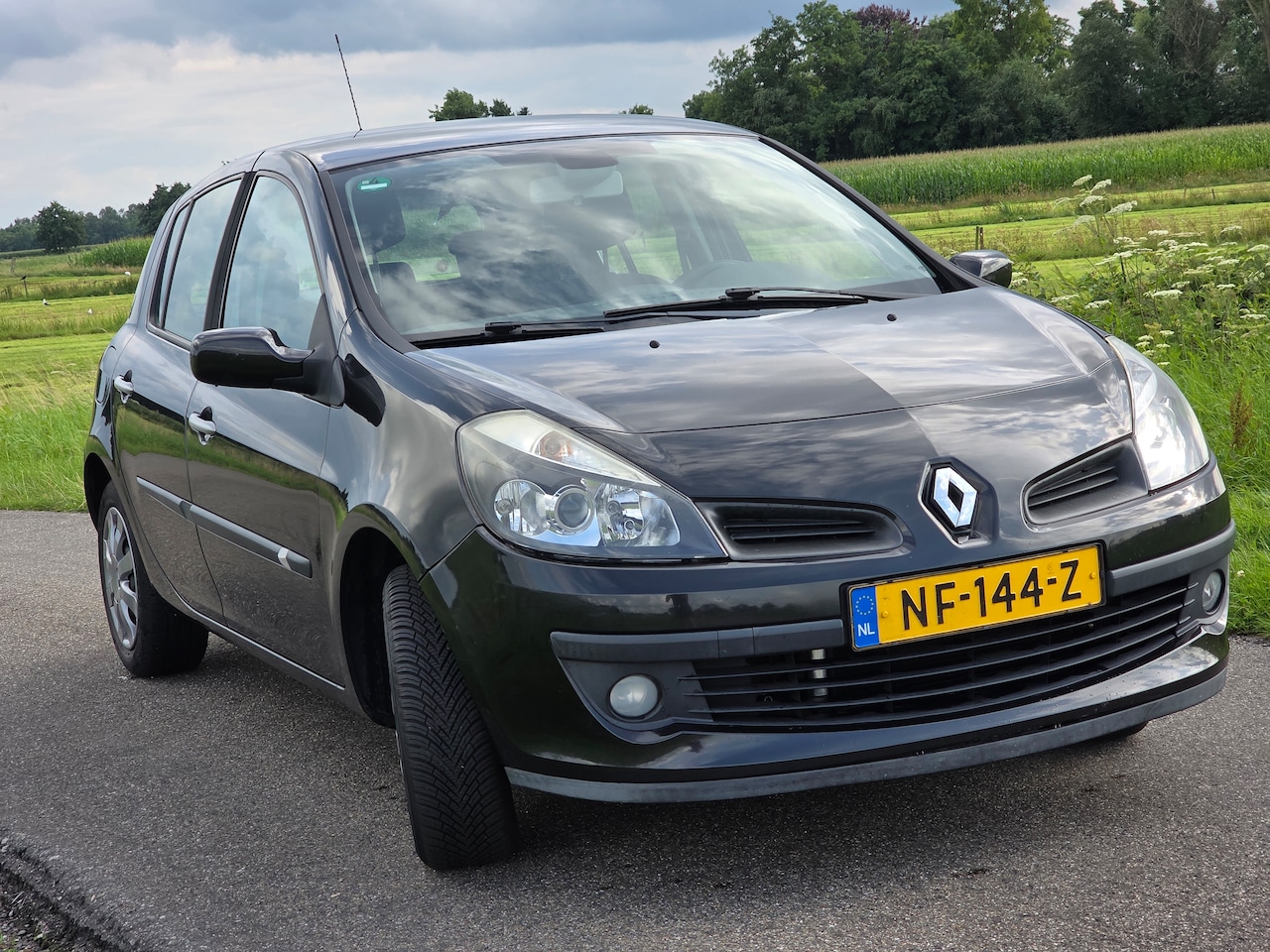 Renault Clio - 1.6-16V Dynamique - AutoWereld.nl