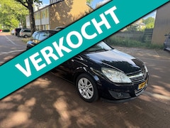 Opel Astra - AUTOMAAT / Navigatie / Stoelverwarming / Parkeersensoren