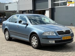 Skoda Octavia - 1.6 Ambiente Schade AIRCO CRUISE BOEKJES NAP