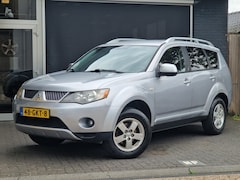 Mitsubishi Outlander - 2.4 Intro Edition 2WD CLIMA / CRUISE / TREKHAAK