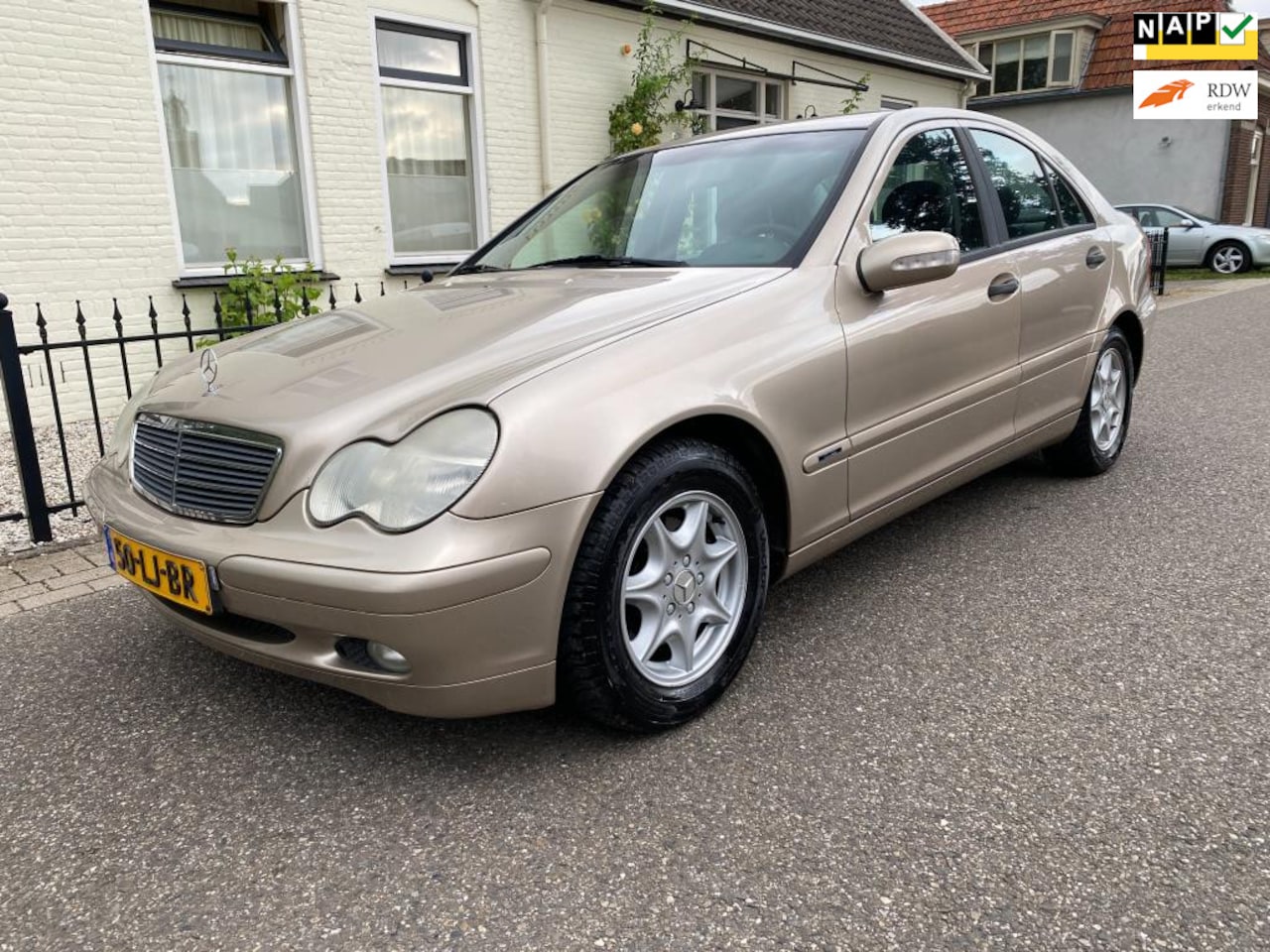 Mercedes-Benz C-klasse - 180 K. Classic Automaat,leder,radio/mp3,Trekhaak,NAP - AutoWereld.nl