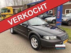 Volvo XC70 - 2.4T 200PK Automaat, half-leder, Airco, trekhaak, verse Distributieriem, nieuwe APK