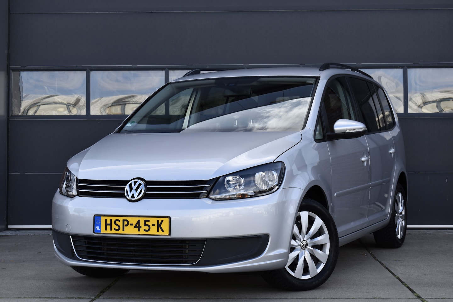Volkswagen Touran - 1.4 TSI Comfortline 7p. Navi - Cruise - Clima - 96dkm - AutoWereld.nl
