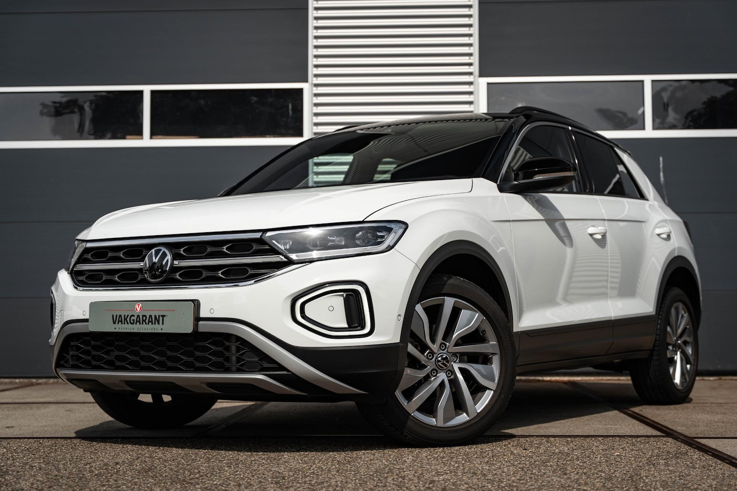 Volkswagen T-Roc - 1.5 TSI Style |Keyless |Camera |IQ Light |ACC - AutoWereld.nl