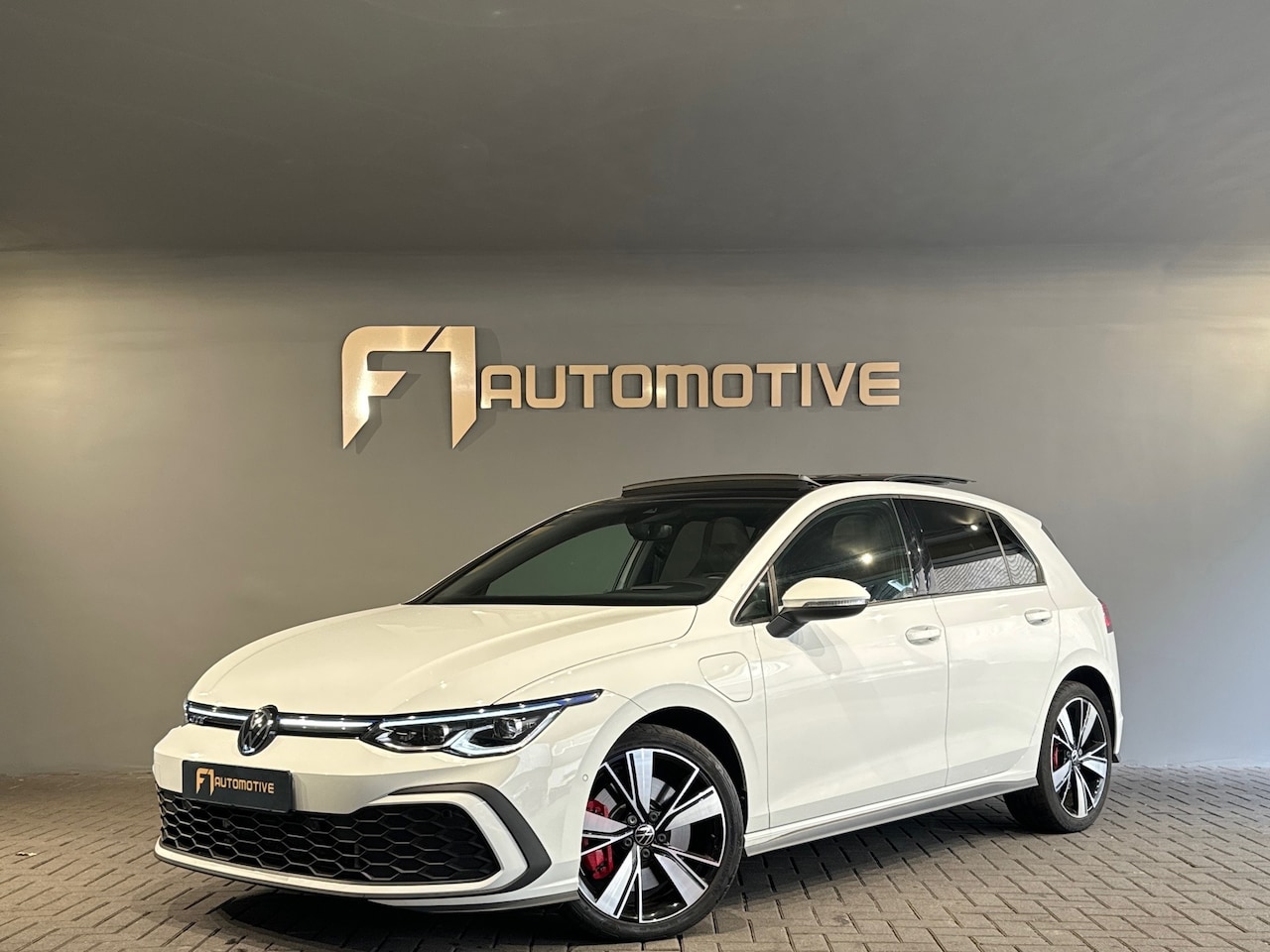 Volkswagen Golf - 1.4 eHybrid GTE Pano|Camera|HuD|IQ|Trekhaak - AutoWereld.nl