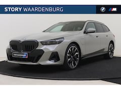 BMW 5-serie Touring - 550e xDrive M Sport Automaat / Panoramadak / Trekhaak / Bowers & Wilkins / M Multifunction