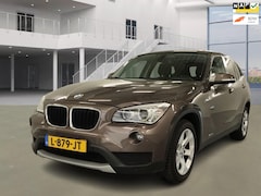BMW X1 - SDrive18i PANO/NAVI/6-BAK/CRUISE | KEURIGE AUTO