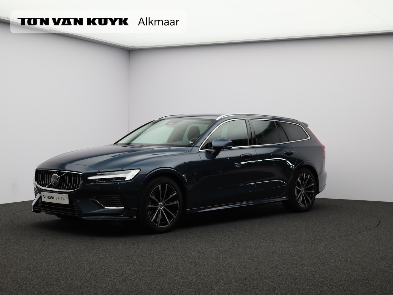 Volvo V60 - T6 350PK Plug-in hybrid AWD Core Bright / Trekhaak / Exterior Stylingkit / 360 Camera / Li - AutoWereld.nl