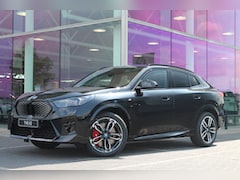 BMW iX2 - eDrive20 High Executive M Sport / Panoramadak / Trekhaak / Sportstoelen / Adaptieve LED /