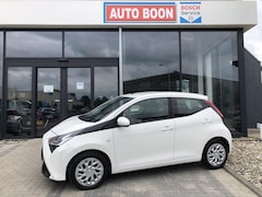 Toyota Aygo - 1.0VVT-i X-PLAY : APPCARPL./P-CAM/LED/S&S/ MEDIA/BTA - 2E.EIG - NL AUTO - KM=NAP