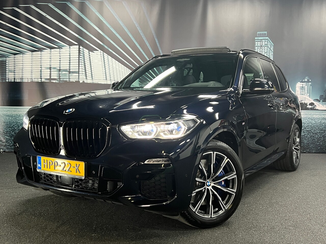 BMW X5 - XDrive45e M-SPORT PANO/HUD/LASER/H&K/DAP - AutoWereld.nl